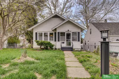 4939 Hickory St, Omaha, NE 68106