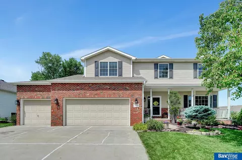 6109 S 94 St, Lincoln, NE 68526