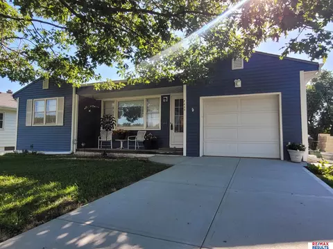 2430 S 46th St, Omaha, NE 68106