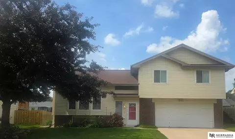 8190 Willit St, Omaha, NE 68122
