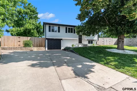 4005 N 213th Cir, Elkhorn, NE 68022