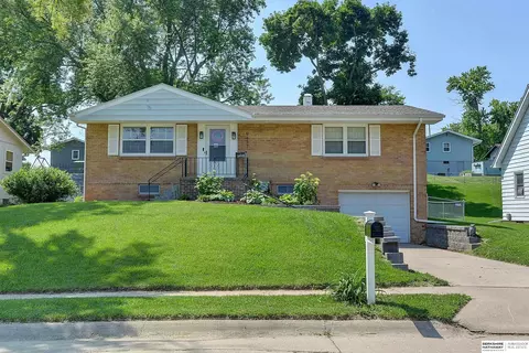 9477 Binney St, Omaha, NE 68134