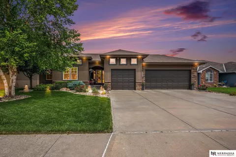 2705 N 189th St, Elkhorn, NE 68022