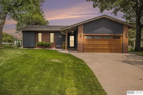 16756 William St, Omaha, NE 68130