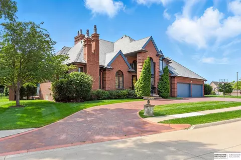 5604 S 118th Plz, Omaha, NE 68137
