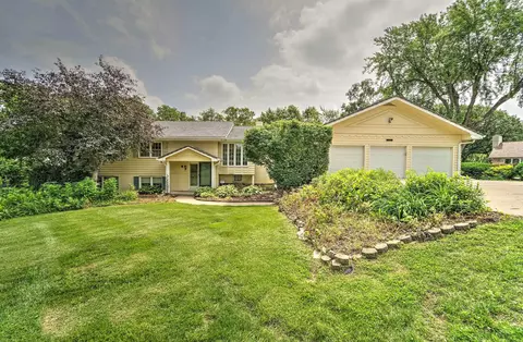 3321 S 101st St, Omaha, NE 68124