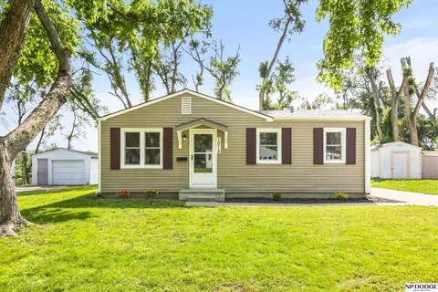 1015 N 77 Ave, Omaha, NE 68114