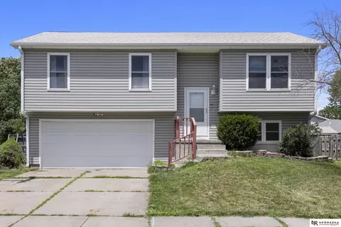 910 Donnie Ln, Lincoln, NE 68522