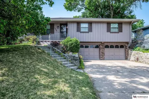 10329 V St, Omaha, NE 68127