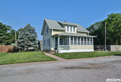 316 N 3rd St, Elmwood, NE 68349
