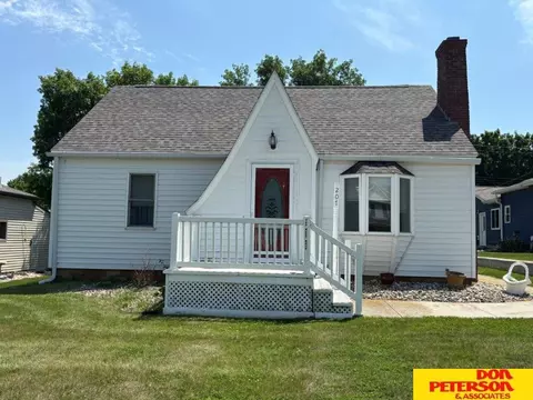 207 W Main St, Hartington, NE 68739