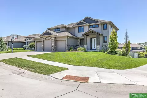 20761 Shirley St, Omaha, NE 68022