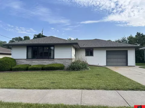 952 E Sherman St, West Point, NE 68788