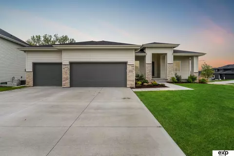 5701 N 208 St, Elkhorn, NE 68022