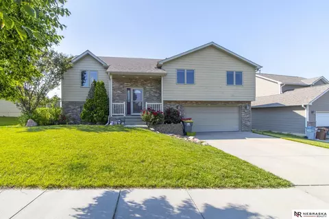 5720 Cavvy Rd, Lincoln, NE 68516