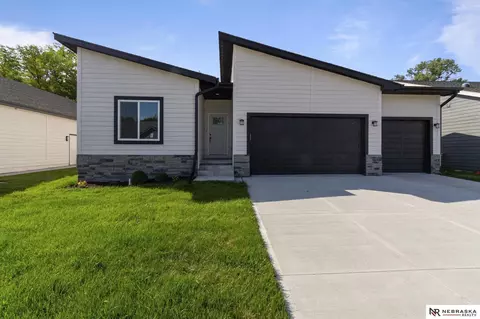 2742 Krejci Blvd, Blair, NE 68008