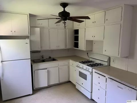 7524 Valley Rd, La Vista, NE 68128
