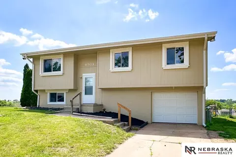 4104 N 213th Cir, Elkhorn, NE 68022