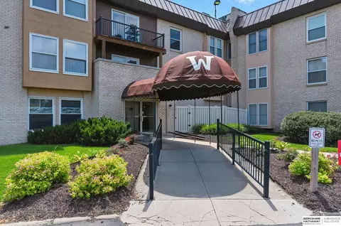 12727 W Dodge Rd #124C, Omaha, NE 68154