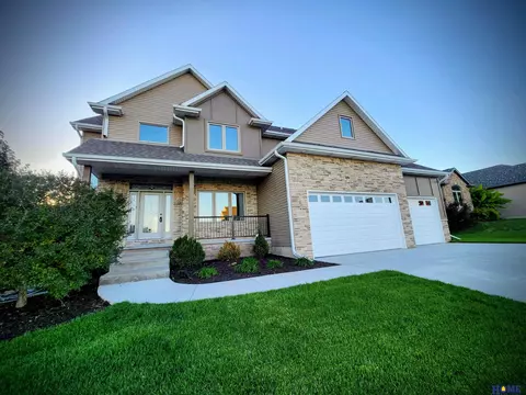 9525 S 28 St, Lincoln, NE 68516