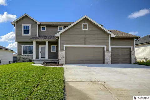 10915 Ranch Dr, Papillion, NE 68046