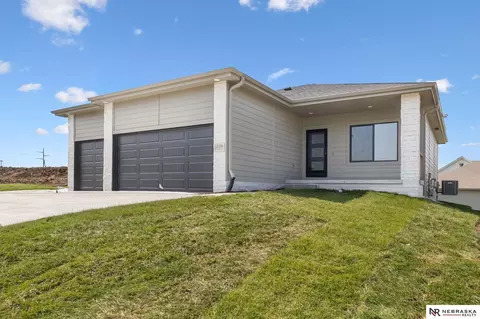 12206 S 113th St, Papillion, NE 68046