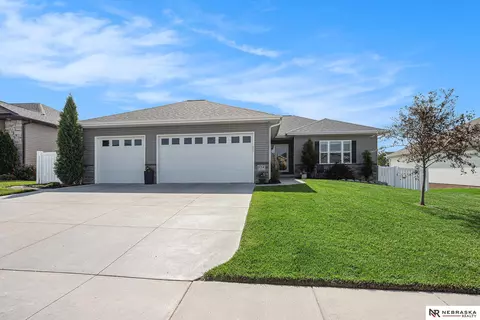 1154 N 100th St, Lincoln, NE 68527