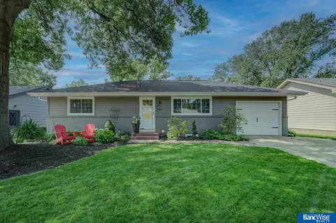 5041 Boeckner Ave, Lincoln, NE 68516