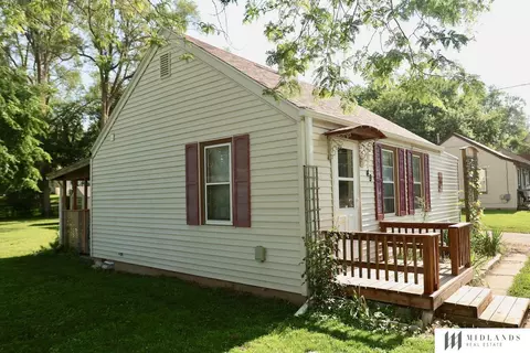 49 Martinview Rd, Bellevue, NE 68005