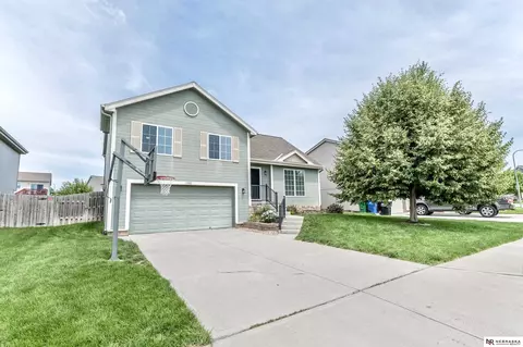 13913 Springview Dr, Papillion, NE 68133