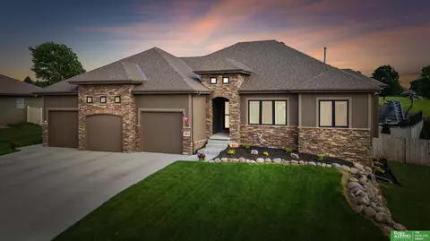 20611 Boyd St, Elkhorn, NE 68022
