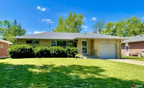 3315 Hillside St, Lincoln, NE 68506