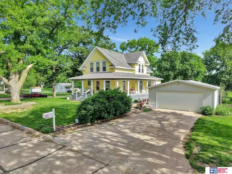 302 4th St, Friend, NE 68359