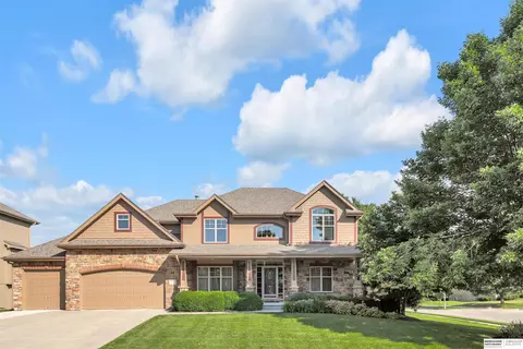 10149 Edward St, La Vista, NE 68128