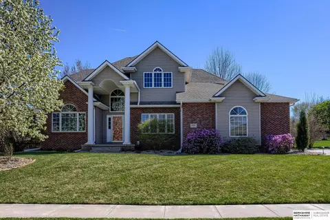 17105 Cypress Dr, Omaha, NE 68136
