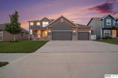 17176 Summit St, Bennington, NE 68007