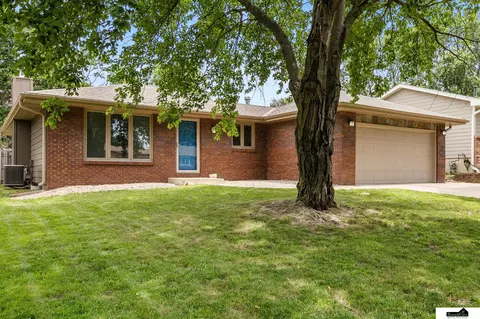 5810 S 50th St, Lincoln, NE 68516