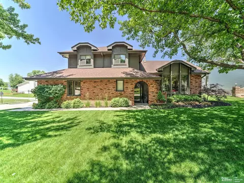 15394 Burt St, Omaha, NE 68154