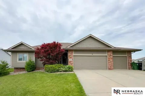 21204 Hampton Dr, Gretna, NE 68028