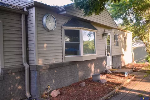 424 Main St, Hickman, NE 68372
