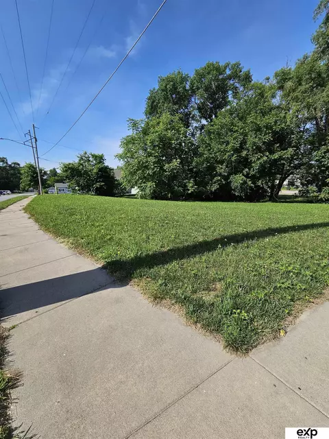 3603 Lake St, Omaha, NE 68111