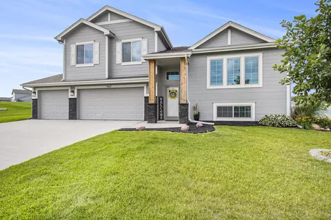 17811 Rampart St, Omaha, NE 68136