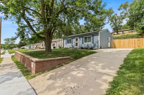 7326 S 69 St, La Vista, NE 68128
