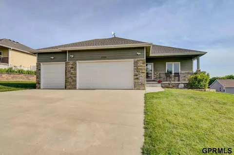 3320 Fairway Dr, Plattsmouth, NE 68048
