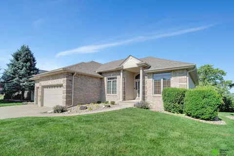 4611 S 86th Ct, Lincoln, NE 68526