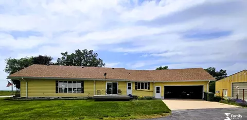 408 W Kline St, Shickley, NE 68436