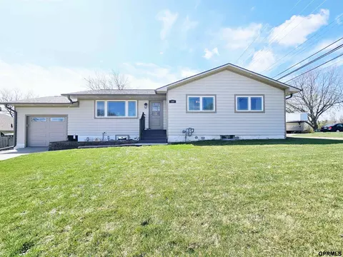 108 W Ridge St, Sutton, NE 68979