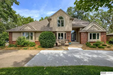 285 Skyline Dr, Elkhorn, NE 68022
