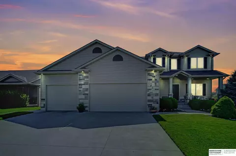 8350 Emery Ln, Lincoln, NE 68516
