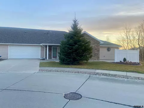 8656 N 162nd Plz, Bennington, NE 68007